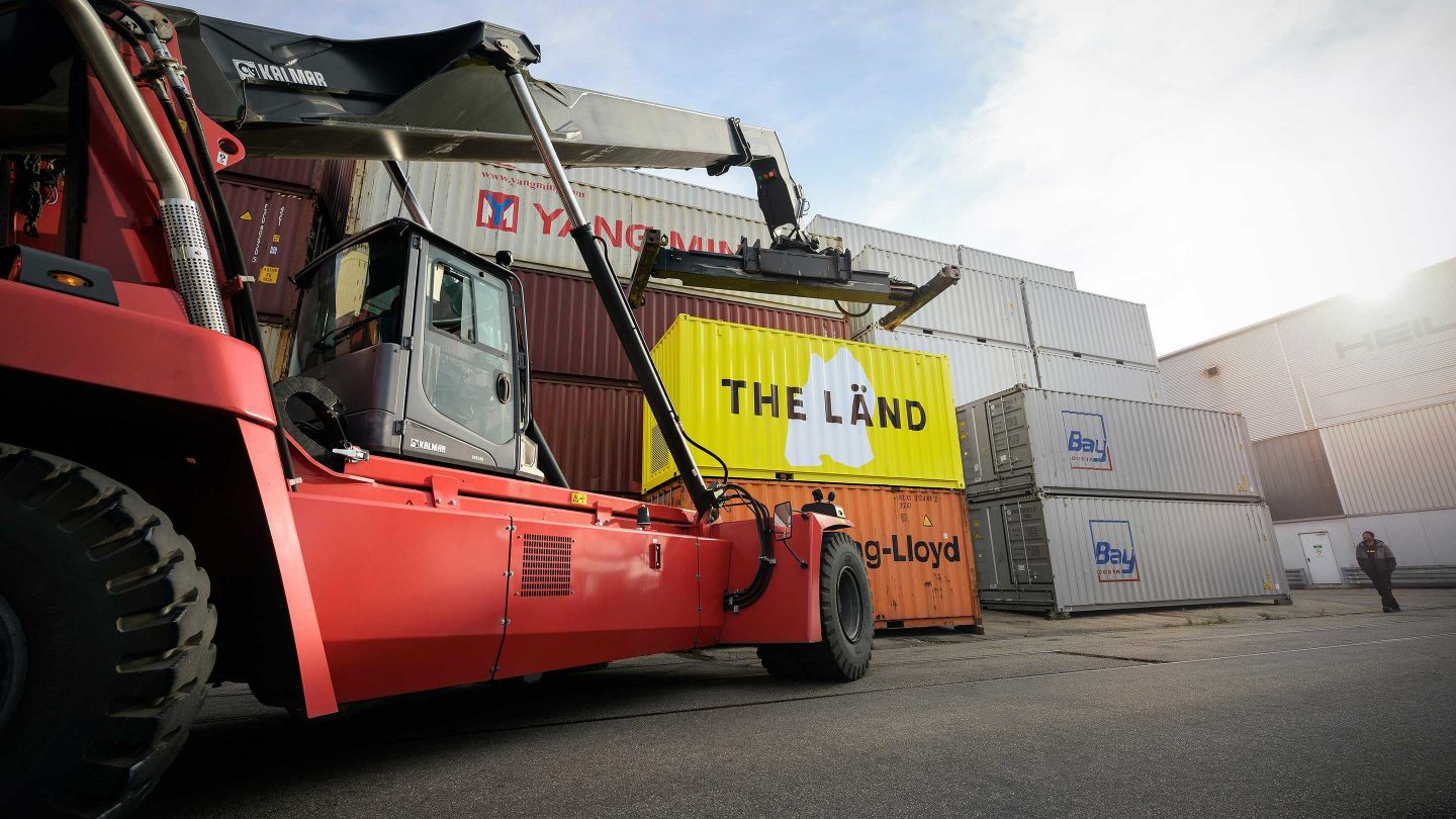 16 Milla The Land 0108